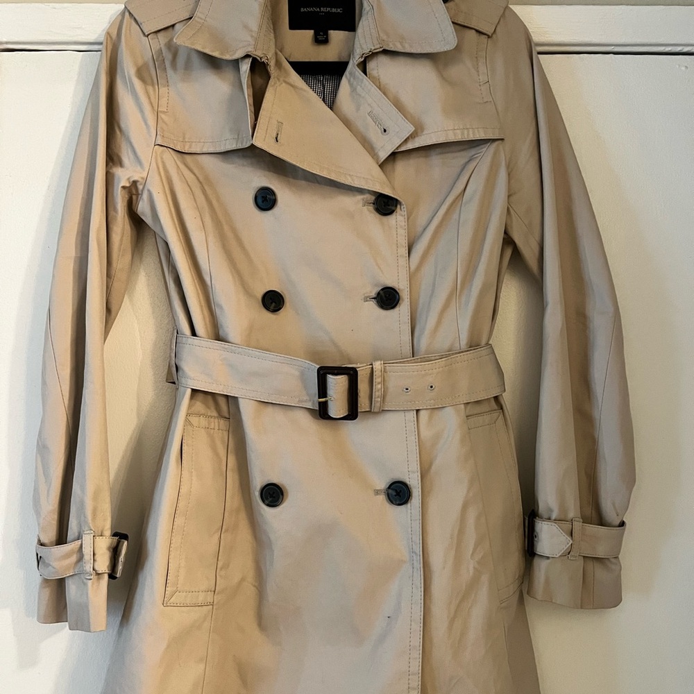 New Banana Republic Women's Beige Short Trench Coat.